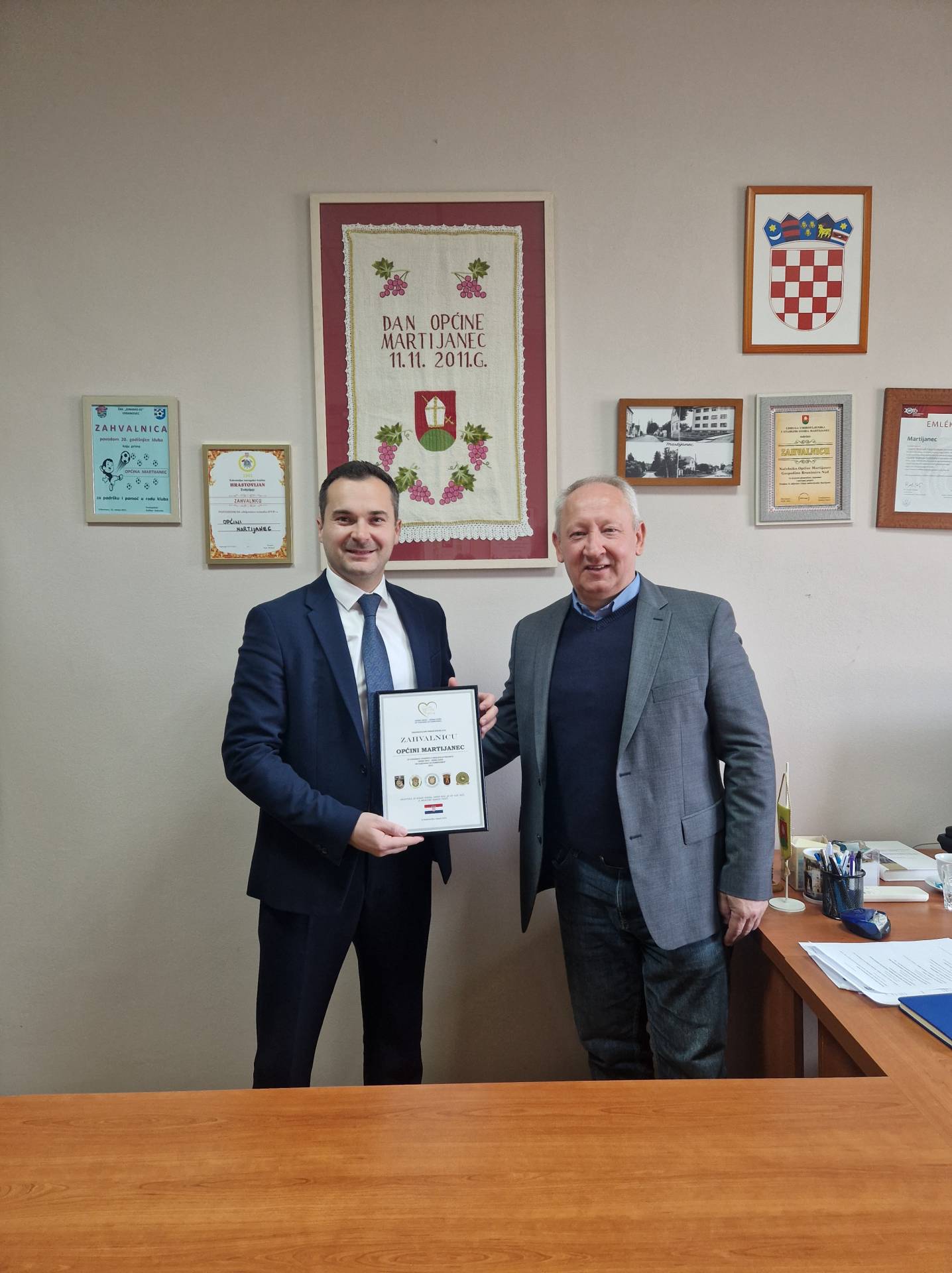 Uručena zahvalnica za suradnju i podršku u realizaciji projekta „Jedno srce – jedna duša od Vukovara do Dubrovnika”.