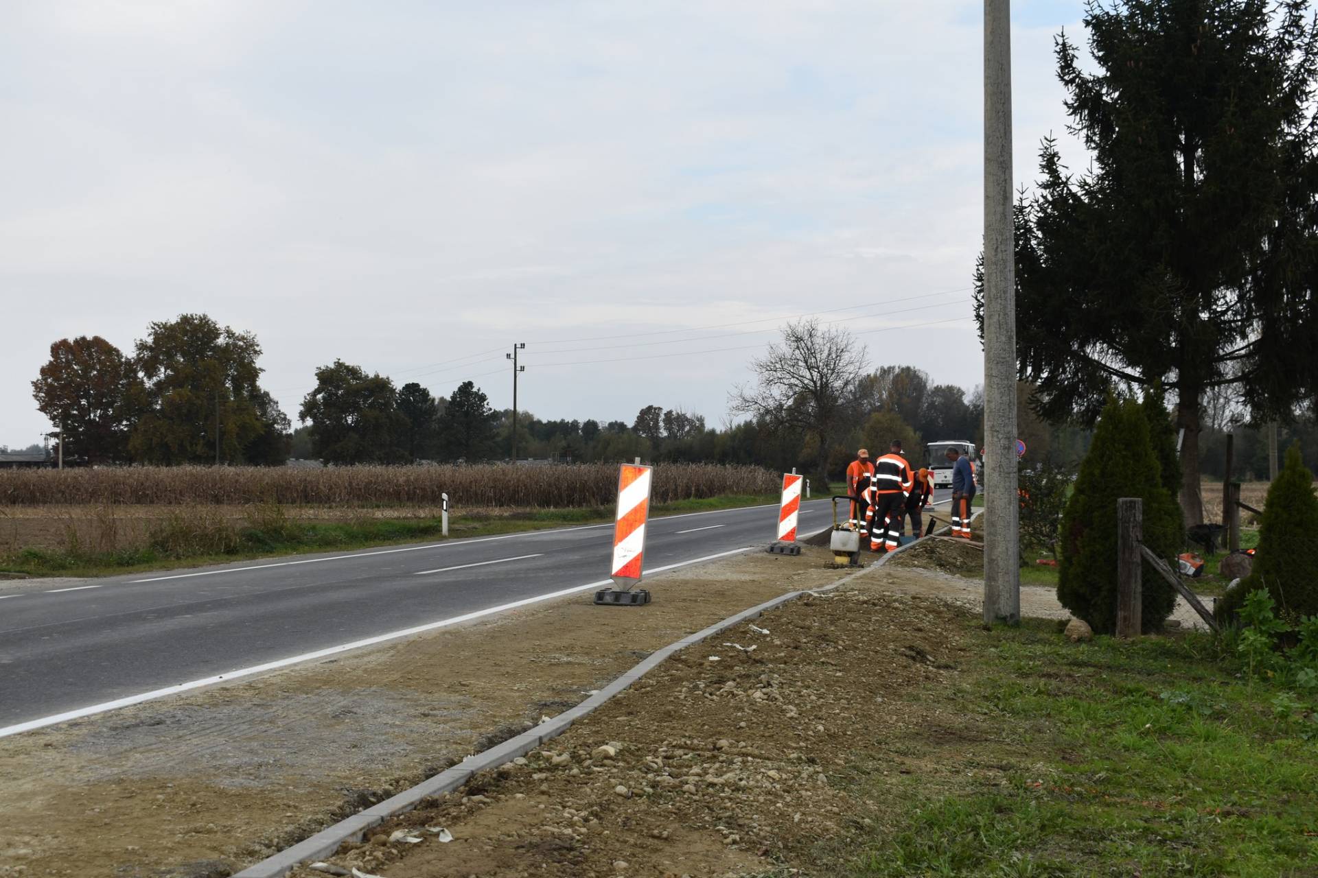 Radovi na proširenju nogostupa i sustava odvodnje u ulici Brigade braće Radić u Vrbanovcu
