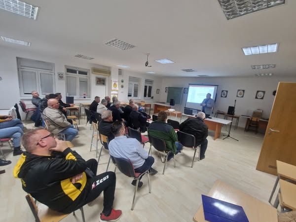 SUVREMENI POSTUPCI U PROIZVODNJI VINA I NJEGA MLADIH VINA