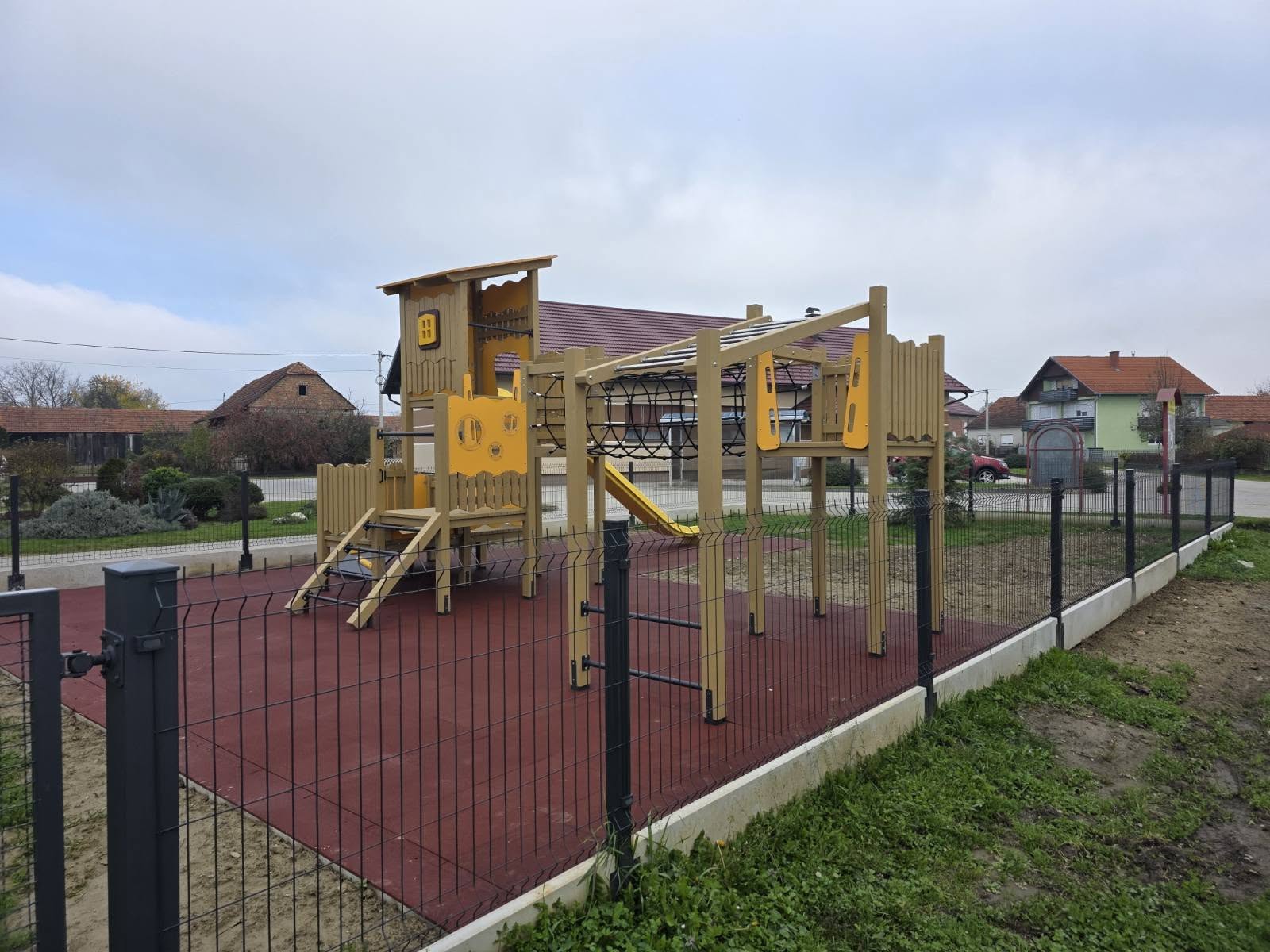 NOVO DJEČJE IGRALIŠTE U MADARAŠEVCU