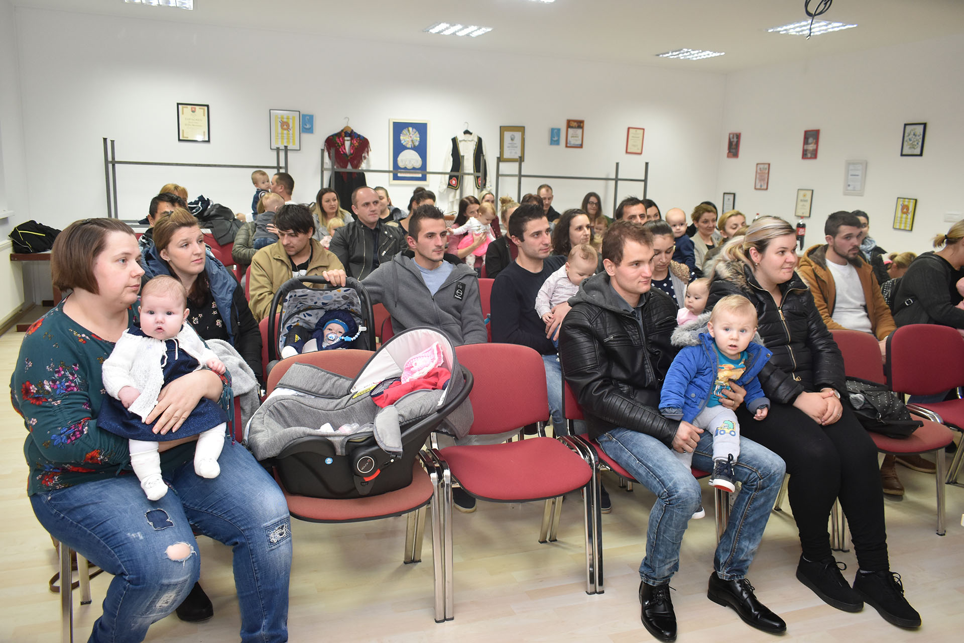 Općina Martijanec izdvojila preko 100 tisuća kuna božićnica: U KIC-u svoju božićnicu primili najmlađi i studenti