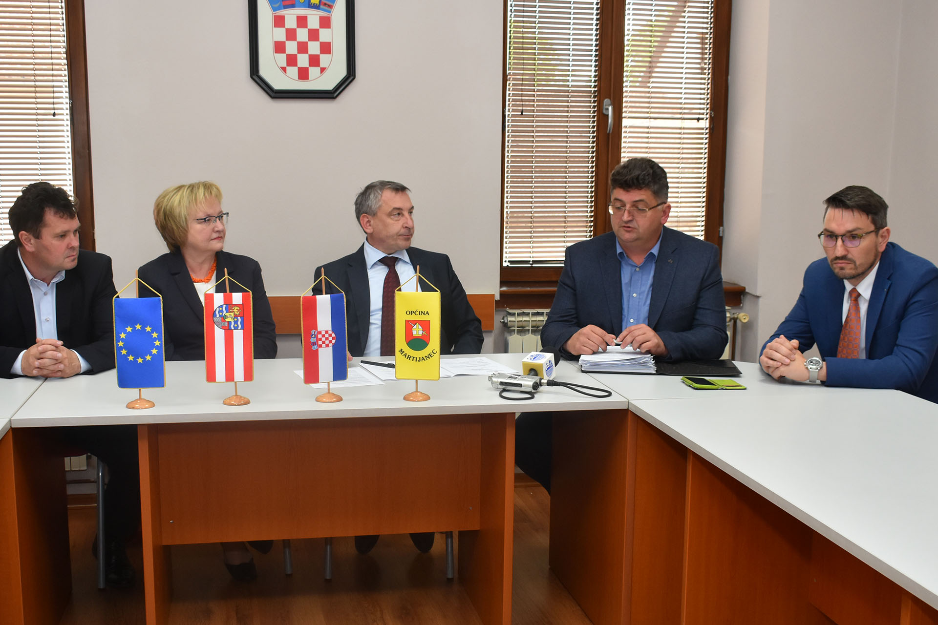 Otvorena druga dionica ceste Slanje-Stari vrh, ministar Štromar najavio financiranje treće i inicijativu dogradnje škole u Martijancu