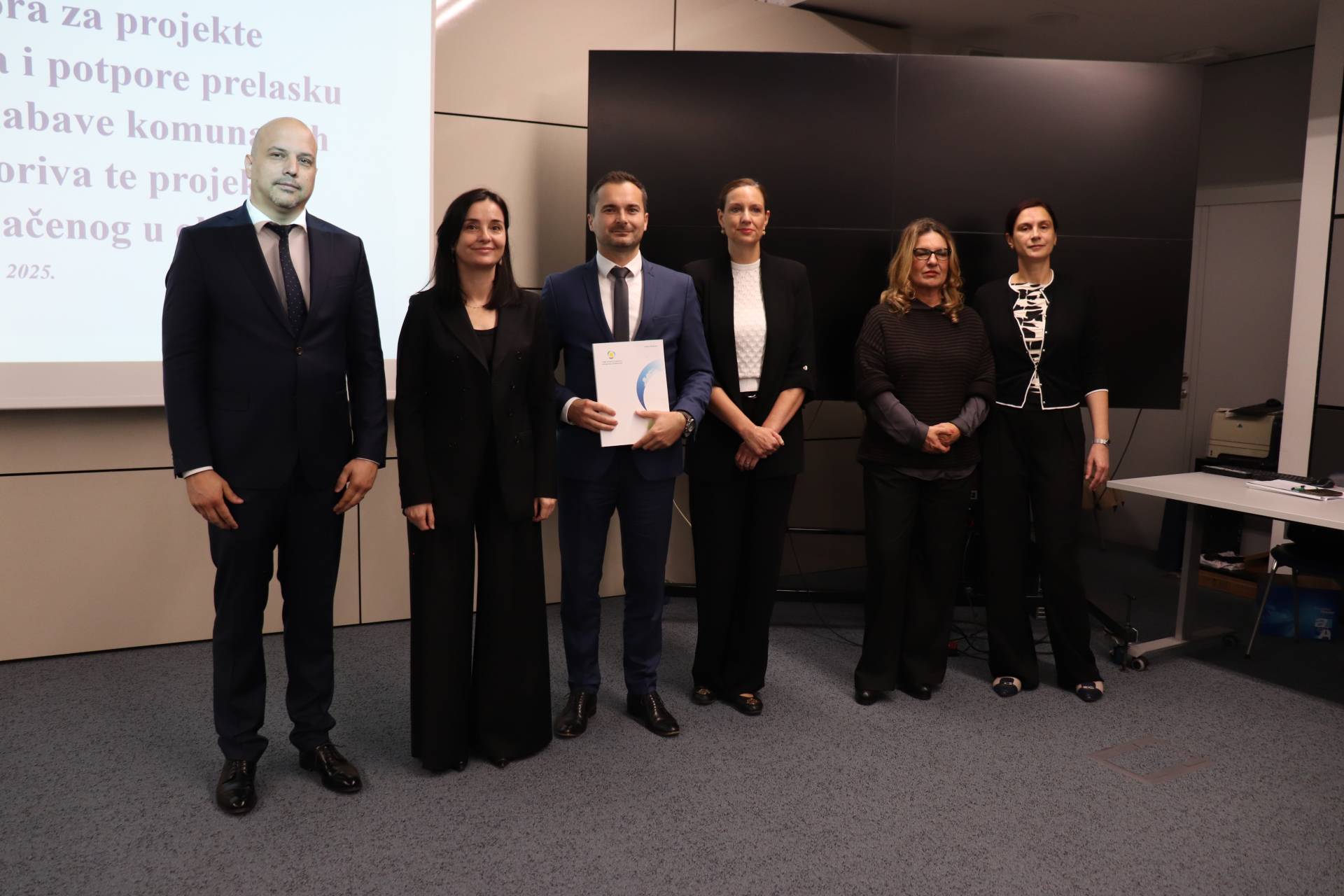 𝐎𝐩𝐜́𝐢𝐧𝐢 𝐌𝐚𝐫𝐭𝐢𝐣𝐚𝐧𝐞𝐜 𝐝𝐨𝐝𝐢𝐣𝐞𝐥𝐣𝐞𝐧𝐨 𝟑𝟎 𝐭𝐢𝐬𝐮𝐜́𝐚 𝐞𝐮𝐫𝐚 𝐳𝐚 𝐮𝐤𝐥𝐚𝐧𝐣𝐚𝐧𝐣𝐞 𝐨𝐭𝐩𝐚𝐝𝐚 𝐨𝐝𝐛𝐚𝐜̌𝐞𝐧𝐨𝐠 𝐮 𝐨𝐤𝐨𝐥𝐢𝐬̌