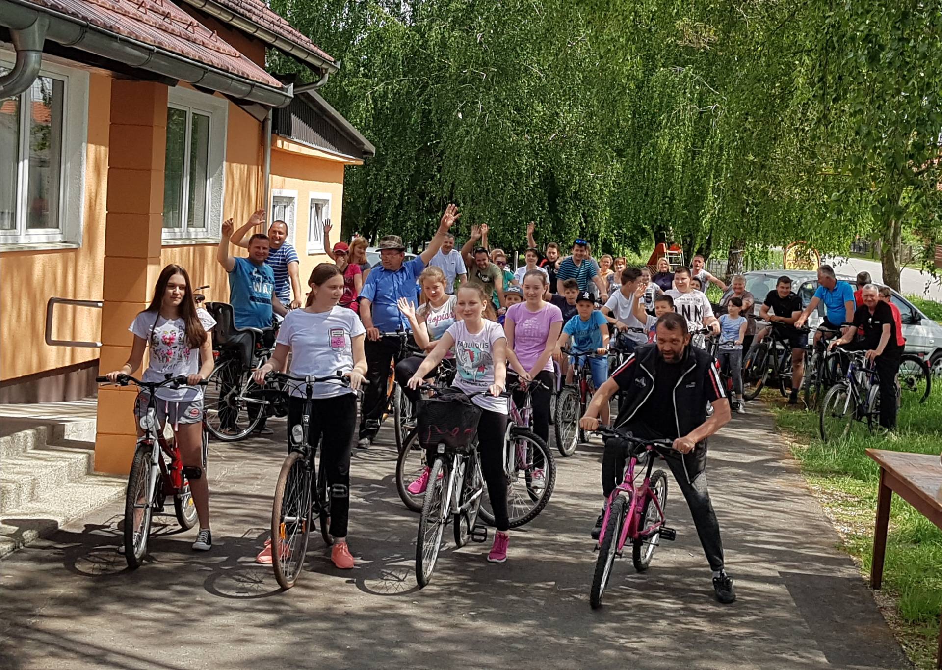 Biciklijada u Čičkovini, u Slanju grah, srnetina i roštilj